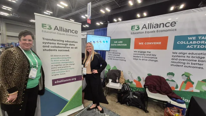 CustomPatch.Com - Adjustable Stand Banner